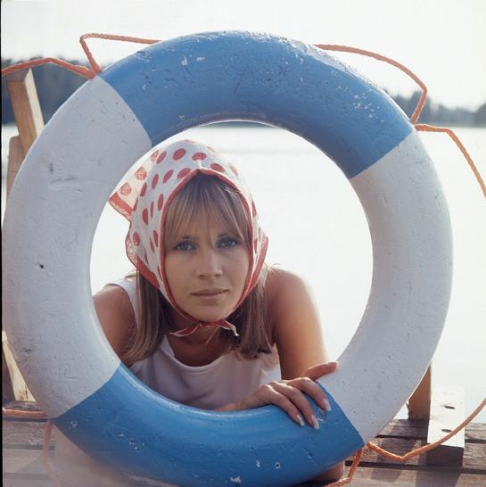 Carita J&auml;rvinen. Claire Aho. Hundred Heroines. Finnish photography.